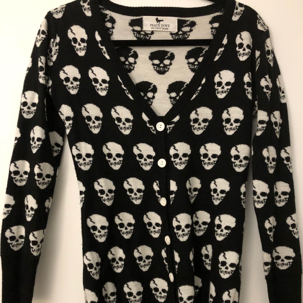 Black and white Long sweater with skull patterns